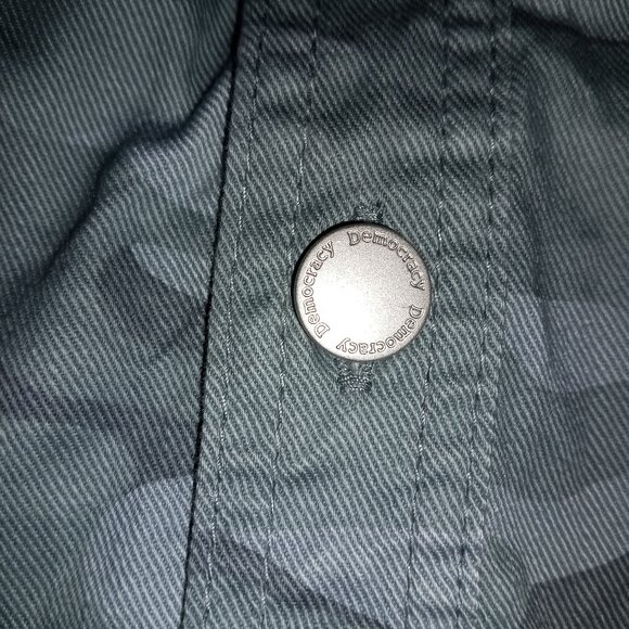 Democracy Twill Denim Camo Jacket sz L , NWT  B9 - Picture 6 of 8